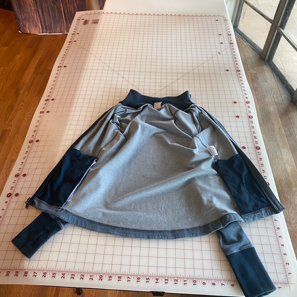 Nike Dri-fit size small stretchy athletic workout light and dark blue jacket - Picture 2 of 16